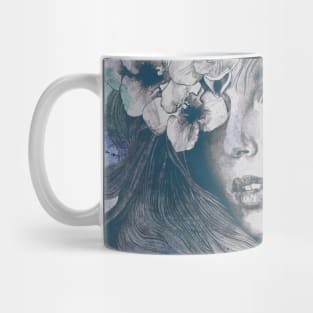 Mascara blue | woman face drawing with white flowers Mug